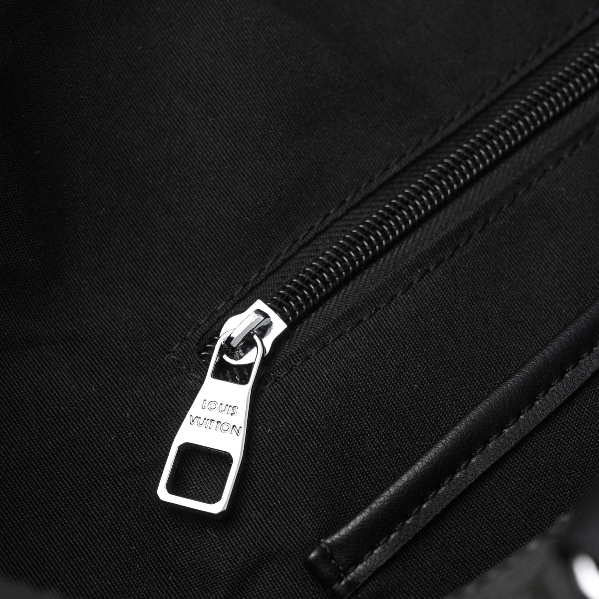Louis Vuitton Keepall Bandoulière 45 Monogram Eclipse